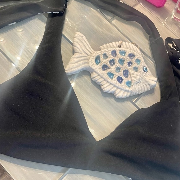 NWOT Robin Piccone reversible black print bikini top - Picture 7 of 9